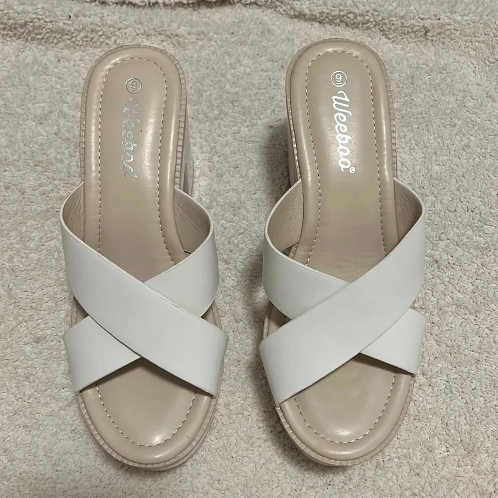 Chic Soul Two-tone Cream Platform Sandals SIZE 9    **Great Condition**
